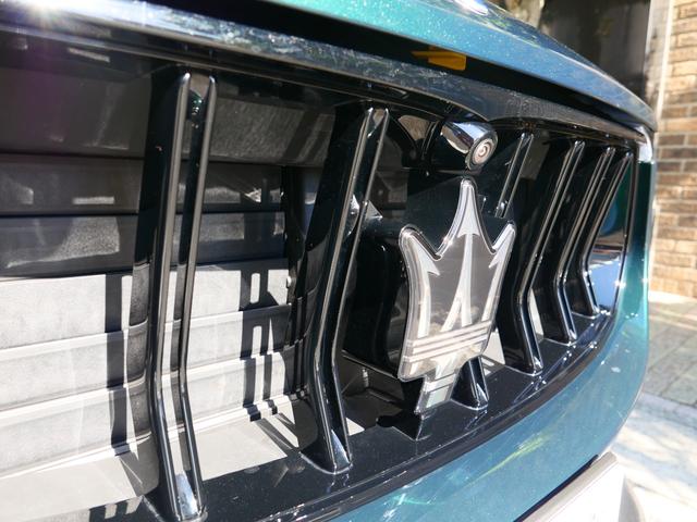 レヴァンテ トロフェオ　スペシャルオーダーカラー　法人１オーナー　クオイオレザーインテリア　アルカンタラルーフ　２１インチホイール　シルバーキャリパー　カーボンステアリング＆インテリアトリム　ベンチレーション（33枚目）