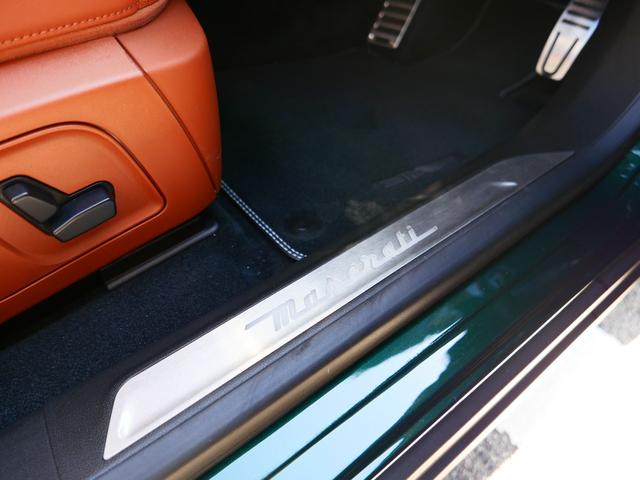 レヴァンテ トロフェオ　スペシャルオーダーカラー　法人１オーナー　クオイオレザーインテリア　アルカンタラルーフ　２１インチホイール　シルバーキャリパー　カーボンステアリング＆インテリアトリム　ベンチレーション（35枚目）