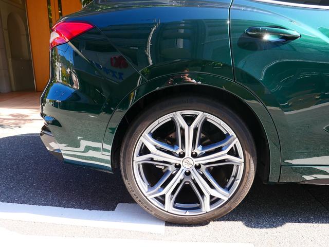 レヴァンテ トロフェオ　スペシャルオーダーカラー　法人１オーナー　クオイオレザーインテリア　アルカンタラルーフ　２１インチホイール　シルバーキャリパー　カーボンステアリング＆インテリアトリム　ベンチレーション（39枚目）