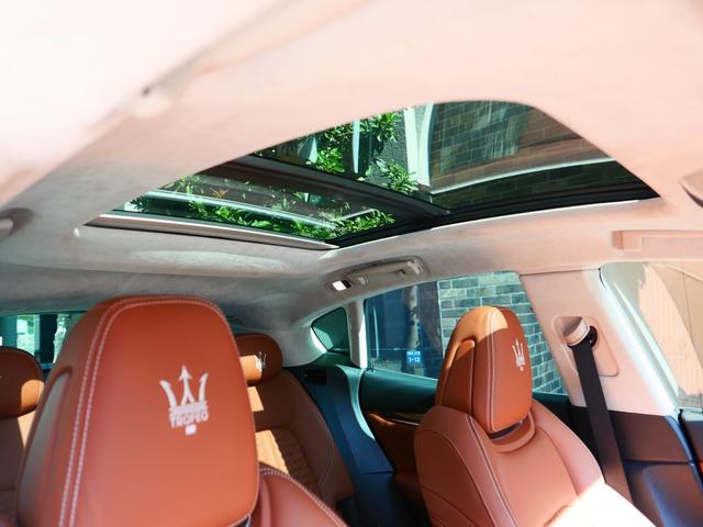 レヴァンテ トロフェオ　スペシャルオーダーカラー　法人１オーナー　クオイオレザーインテリア　アルカンタラルーフ　２１インチホイール　シルバーキャリパー　カーボンステアリング＆インテリアトリム　ベンチレーション（40枚目）