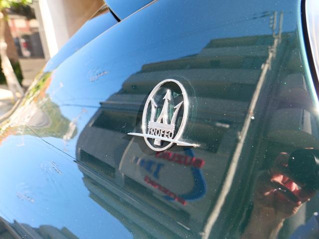 レヴァンテ トロフェオ　スペシャルオーダーカラー　法人１オーナー　クオイオレザーインテリア　アルカンタラルーフ　２１インチホイール　シルバーキャリパー　カーボンステアリング＆インテリアトリム　ベンチレーション（41枚目）