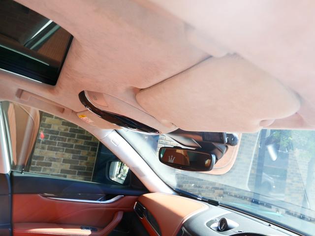 レヴァンテ トロフェオ　スペシャルオーダーカラー　法人１オーナー　クオイオレザーインテリア　アルカンタラルーフ　２１インチホイール　シルバーキャリパー　カーボンステアリング＆インテリアトリム　ベンチレーション（43枚目）