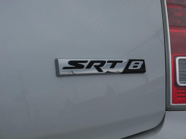 ＳＲＴ８　ディーラー車　パノラマサンルーフ　アダプティブクルーズコントロール　パワーシート　シートヒーター／ベンチレーター　ドリンクヒーター／クーラー　ＨａｒｍａｎＫａｒｄｏｎオーディオ　純正ブレンボブレーキ(70枚目)