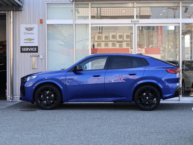 Ｘ２ ｘＤｒｉｖｅ　２０ｉ　Ｍスポーツハイラインパッケージ　ワンオーナー　禁煙車　新車保証残有　パノラマサンルーフ　オイスターレザー　カーブドディスプレイ　ｈａｒｍａｎ／ｋａｒｄｏｎ　電動テールゲート　純正２０インチＡＷ　前後ドラレコ／デジタルインナーミラー（12枚目）