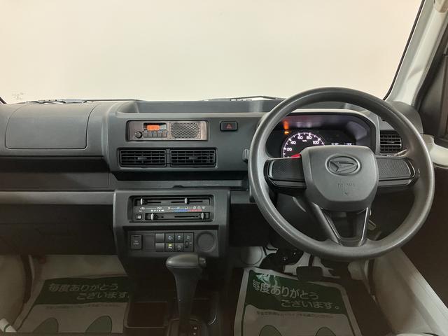 シンプルなインパネ周りで使い勝手も良いハイゼットトラックです☆