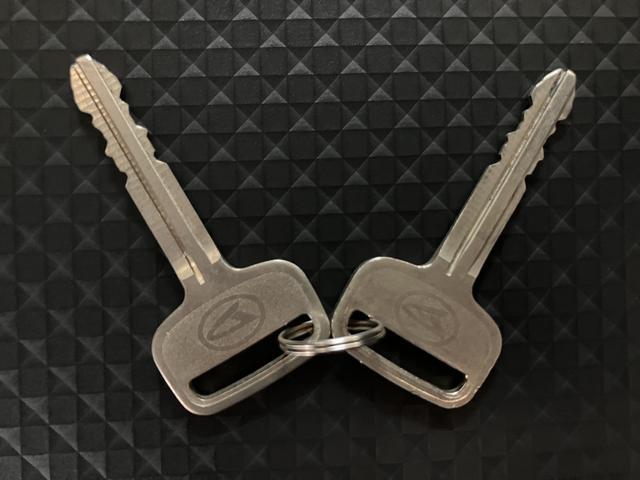 Ｒ４年式！ＣＶＴ採用で静粛性、燃費ＵＰになったハイゼットトラックが入庫しました☆車検がＲ８年１０月まで残っており点検、ご登録後すぐに納車可能です！一年間走行距離無制限保証が付いた認定中古車です（＾＾♪