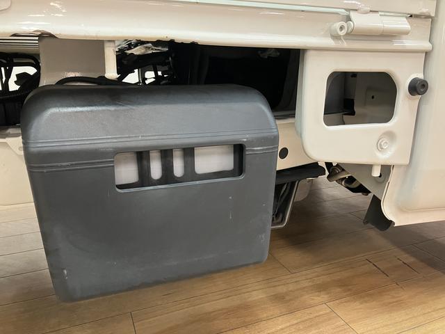 大阪ダイハツ　箕面店　　０７２−７２２−４３４１（直通ダイヤル受付１０：００〜１８：００）　まで　お問い合わせ　ご来店　是非お待ちしています！！宜しくお願いいたします！！