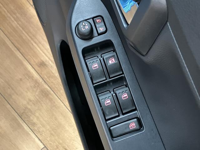 もちろん電動格納ミラー、パワーウインドーも付いていますよ♪