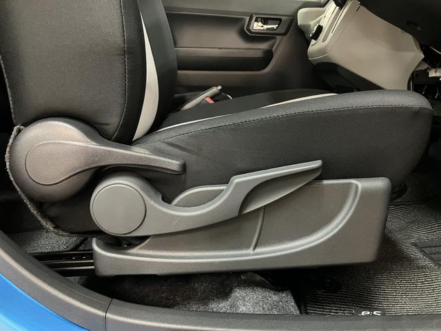 運転席にはシートリフターも付いていますよ♪