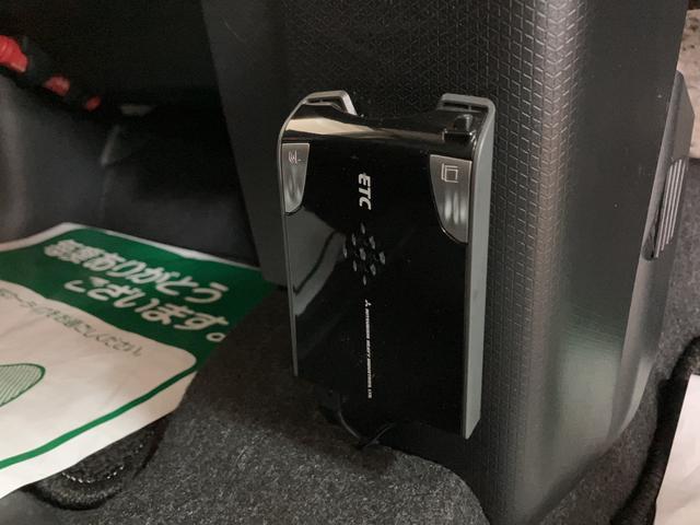 タント ファンクロスターボ/走行1.8万km/ナビ/Bカメラ/ETC 走行1.8万km/ナビゲーション/バックカメラ/ステアリングスイッチ/ETC/前席シートヒーター/電動パーキングブレーキ/両側パワースライドドア/LEDヘッドライト・フォグ/オートエアコン/キーフリー(8枚目)