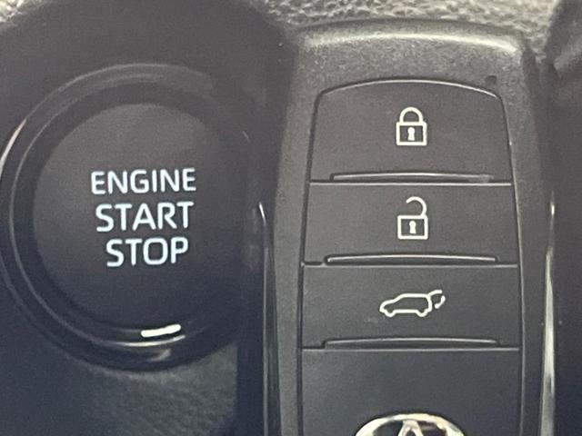 カローラクロス Ｚ　１０．５型ナビ　全周囲カメラ　衝突軽減　オートハイビーム　車線逸脱警報　レーダークルーズコントロール　シートヒーター　ＥＴＣ　電動パーキングブレーキ　電動リアゲート　オートホールドブレーキ（21枚目）