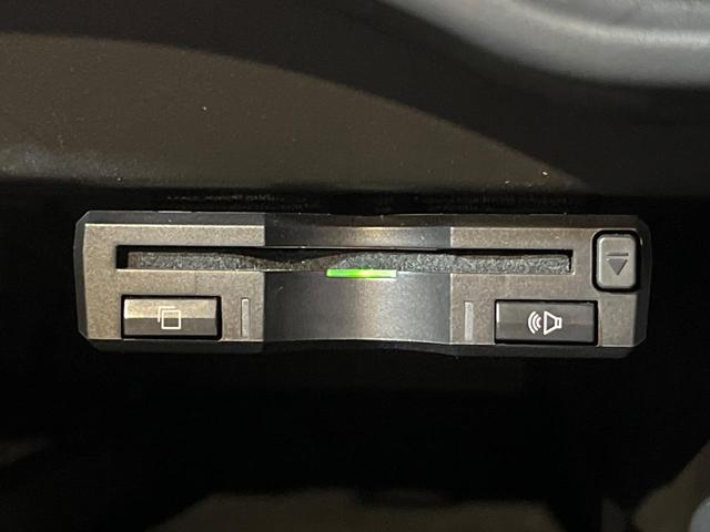 ノート ｅ－パワー　メダリスト　ＢＩＧ－Ｘ９型ナビ　全周囲カメラ　衝突被害軽減システム　レーダークルーズ　禁煙車　ハーフレザーシート　ドラレコ　コーナーセンサー　スマートキー　ＬＥＤヘッド　ＥＴＣ　オートハイビーム　車線逸脱警報（7枚目）
