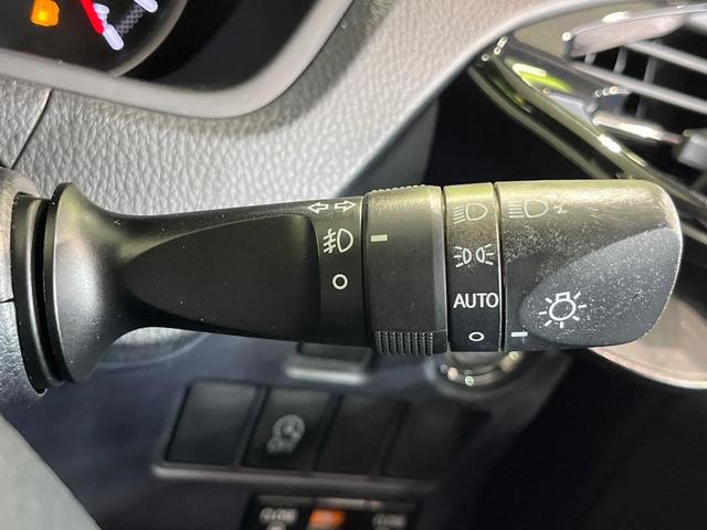 ヴォクシー ＺＳ　煌　両側電動ドア　ＢＩＧ－Ｘ１０型ナビ　バックカメラ　禁煙車　コーナーセンサー　スマートキー　ＬＥＤヘッド　ビルトインＥＴＣ　オートライト　デュアルエアコン　純正１６インチアルミ　リアクーラー（8枚目）