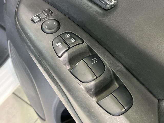 セレナ ｅ－パワー　ハイウェイスターＶ　両側電動ドア　純正１０型ナビ　後席モニター　全周囲カメラ　衝突被害軽減システム　プロパイロット　禁煙車　ドラレコ　コーナーセンサー　スマートキー　ＬＥＤヘッド　ビルトインＥＴＣ　パークアシスト（33枚目）