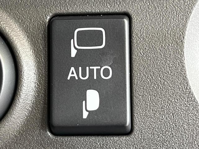 クラウン アスリート　純正ＨＤＤナビ　バックカメラ　禁煙車　コーナーセンサー　スマートキー　ＨＩＤヘッド　ビルトインＥＴＣ　クルコン　オートライト　デュアルエアコン　純正１８インチアルミ　ＣＤ　ＤＶＤ再生　フルセグ（35枚目）