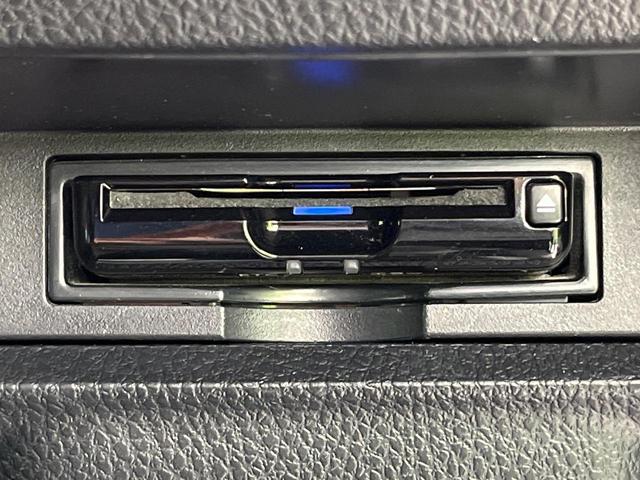 ヴォクシー ZS 煌 両側電動ドア SDナビ フリップダウンモニター バックカメラ 禁煙車 スマートキー LED ETC オートライト 純正16インチアルミ リアエアコン CD DVD再生 フルセグ(7枚目)