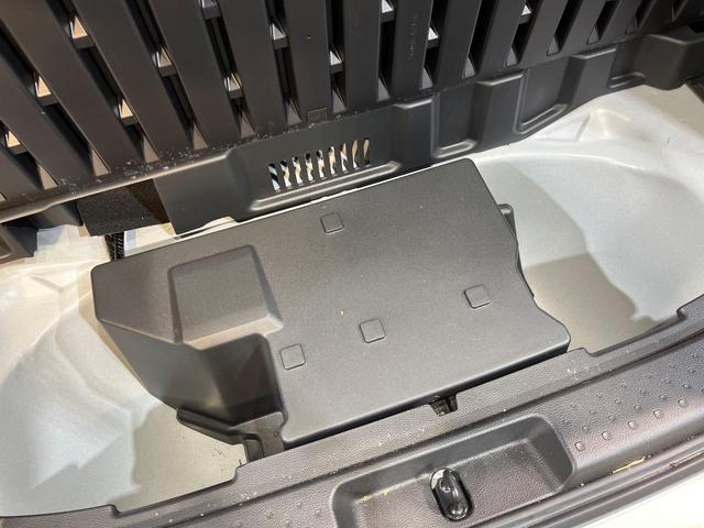 シエンタ ハイブリッドＧ　１０．５インチナビ　両側電動ドア　全周囲カメラ　衝突被害軽減システム　１００Ｖ電源　レーダークルーズ　禁煙車　コーナーセンサー　スマートキー　ＬＥＤヘッド　ビルトインＥＴＣ　オートハイビーム（42枚目）