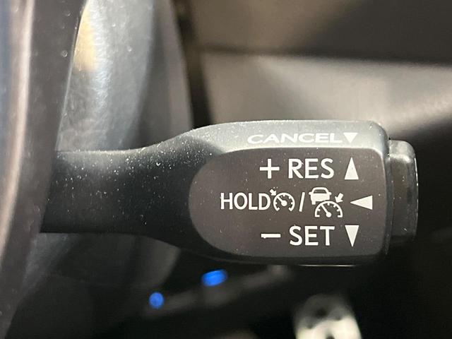 【レーダークルーズコントロール】高速道路での長距離走行が楽に！！自動で速度を保つクルーズコントロールが、衝突軽減システムと連携し、前方の車両を感知して車間を保つように速度調節してくれます！！