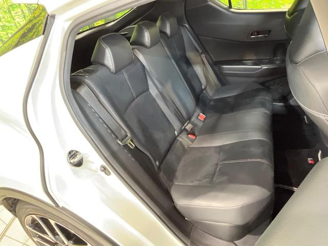 後部座席も気になるようなキズ・汚れやへたり等、大きなダメージはなく、良好な状態です。