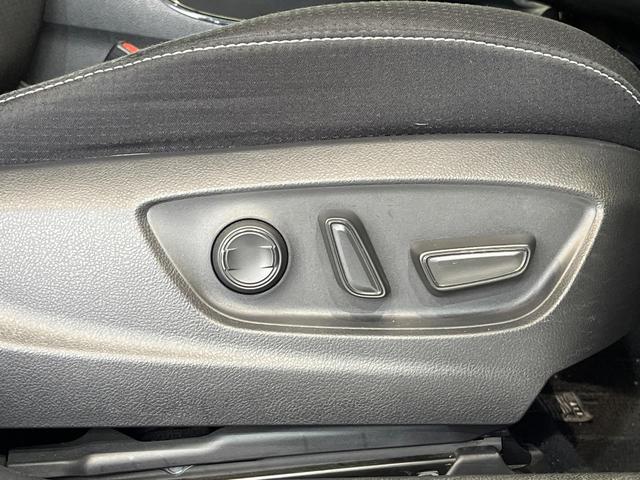 プリウスPHV A 純正9型ナビ 全周囲カメラ 衝突被害軽減システム レーダークルーズ 禁煙車 パワーシート ドラレコ コーナーセンサー スマートキー LEDヘッド ビルトインETC オートハイビーム 車線逸脱警報(41枚目)