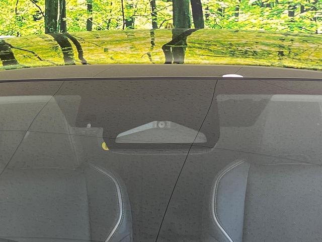 プリウス Z ガラスルーフ 純正12型ナビ 全周囲カメラ 衝突被害軽減 デジタルミラー レーダークルーズ 禁煙車 電動リアゲート シートエアコン パワーシート コーナーセンサー スマートキー LED ETC(4枚目)