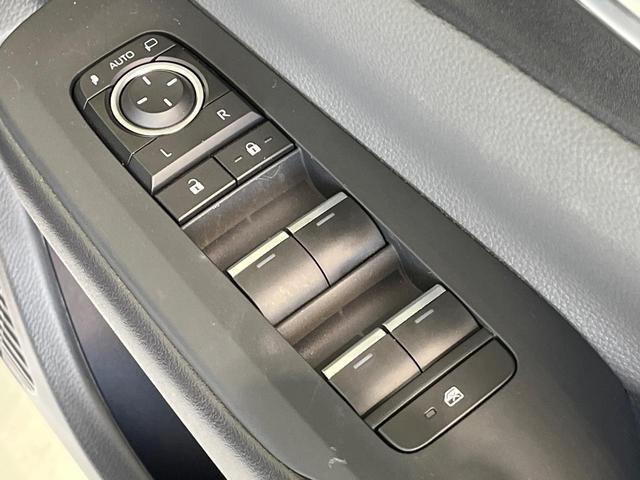 プリウス Z ガラスルーフ 純正12型ナビ 全周囲カメラ 衝突被害軽減 デジタルミラー レーダークルーズ 禁煙車 電動リアゲート シートエアコン パワーシート コーナーセンサー スマートキー LED ETC(35枚目)