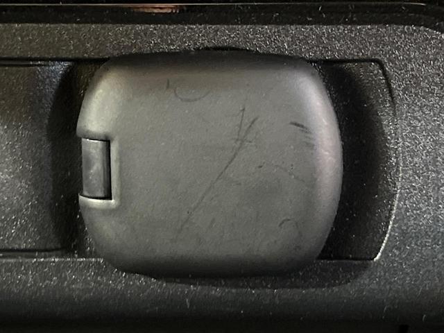 プリウス Z ガラスルーフ 純正12型ナビ 全周囲カメラ 衝突被害軽減 デジタルミラー レーダークルーズ 禁煙車 電動リアゲート シートエアコン パワーシート コーナーセンサー スマートキー LED ETC(41枚目)