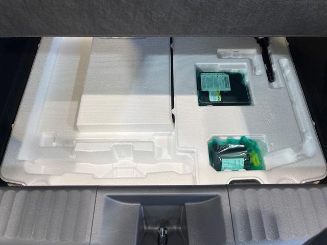 プリウス Z ガラスルーフ 純正12型ナビ 全周囲カメラ 衝突被害軽減 デジタルミラー レーダークルーズ 禁煙車 電動リアゲート シートエアコン パワーシート コーナーセンサー スマートキー LED ETC(52枚目)