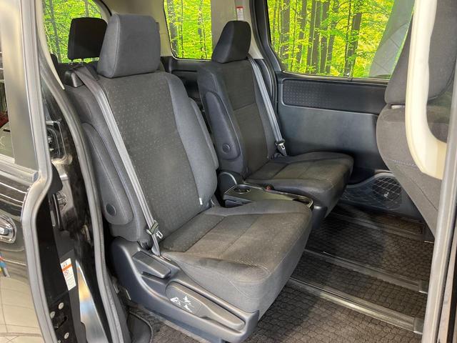 ヴォクシー ハイブリッドＶ　モデリスタエアロ　両側電動ドア　純正９型ナビ　後席モニター　バックカメラ　禁煙車　スマートキー　ＬＥＤヘッド　ビルトインＥＴＣ　クルーズコントロール　オートライト　デュアルエアコン（9枚目）