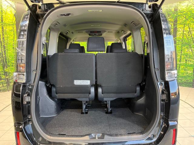 ヴォクシー ハイブリッドＶ　モデリスタエアロ　両側電動ドア　純正９型ナビ　後席モニター　バックカメラ　禁煙車　スマートキー　ＬＥＤヘッド　ビルトインＥＴＣ　クルーズコントロール　オートライト　デュアルエアコン（11枚目）