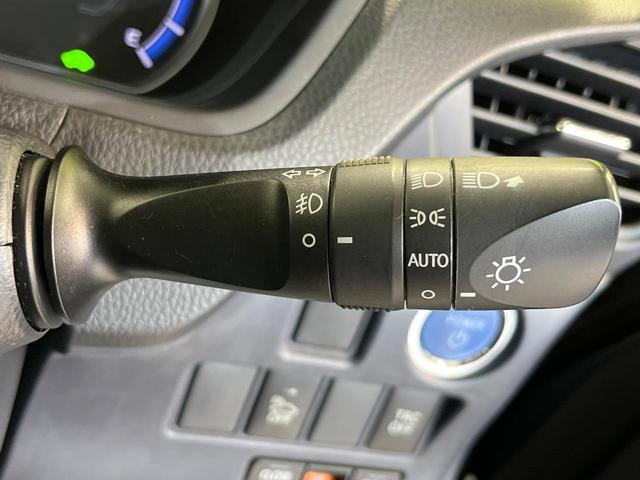 ヴォクシー ハイブリッドＶ　モデリスタエアロ　両側電動ドア　純正９型ナビ　後席モニター　バックカメラ　禁煙車　スマートキー　ＬＥＤヘッド　ビルトインＥＴＣ　クルーズコントロール　オートライト　デュアルエアコン（28枚目）