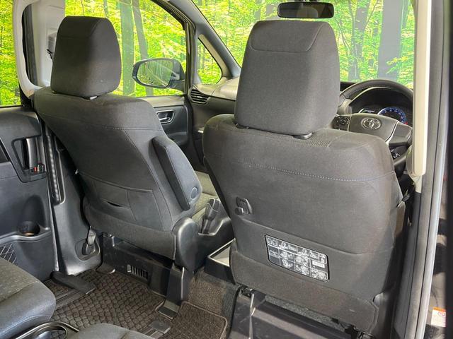 ヴォクシー ハイブリッドＶ　モデリスタエアロ　両側電動ドア　純正９型ナビ　後席モニター　バックカメラ　禁煙車　スマートキー　ＬＥＤヘッド　ビルトインＥＴＣ　クルーズコントロール　オートライト　デュアルエアコン（43枚目）