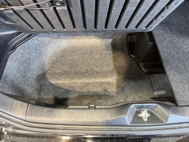 ヴォクシー ハイブリッドＶ　モデリスタエアロ　両側電動ドア　純正９型ナビ　後席モニター　バックカメラ　禁煙車　スマートキー　ＬＥＤヘッド　ビルトインＥＴＣ　クルーズコントロール　オートライト　デュアルエアコン（46枚目）