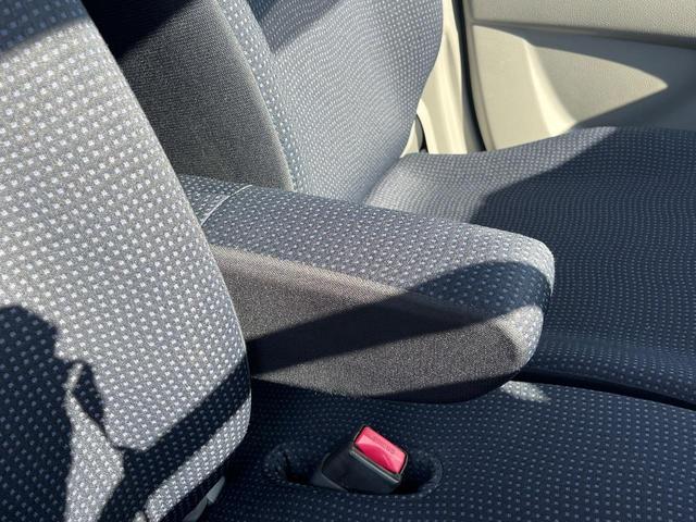 【アームレスト】運転中の身体の負担を軽減してくれるアームレストを装備♪