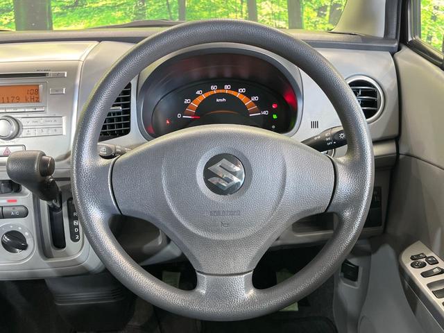 インテリアに合わせたデザインのステアリングは、運転される方のことも考え、運転しやすい形状、大きさです。是非一度、実際に触ってお確かめください。