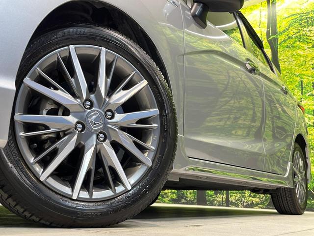 シャトル ハイブリッドＺ　ホンダセンシング　純正ＳＤナビ　バックカメラ　ホンダセンシング　アダプティブクルーズコントロール　シートヒーター　ＥＴＣ　ドライブレコーダー　Ｂｌｕｅｔｏｏｔｈ接続　電動格納ミラー　オートエアコン　オートライト（13枚目）