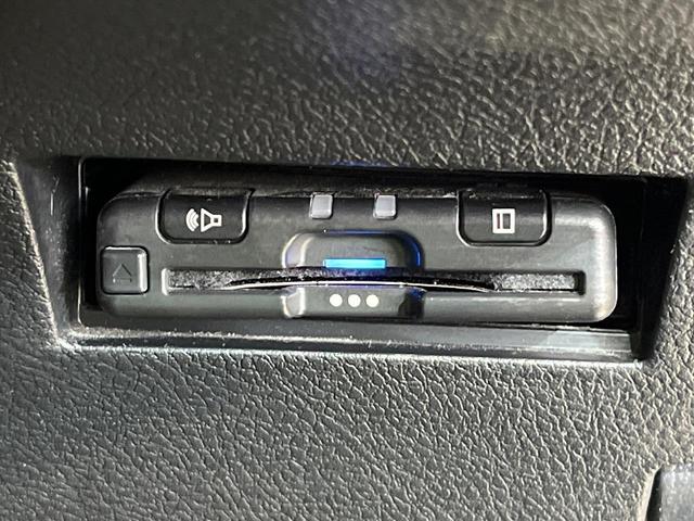 カローラフィールダー ハイブリッド EX SDナビ バックカメラ 衝突被害軽減システム 禁煙車 スマートキー ビルトインETC オートハイビーム 車線逸脱警報 オートライト オートエアコン CD(8枚目)