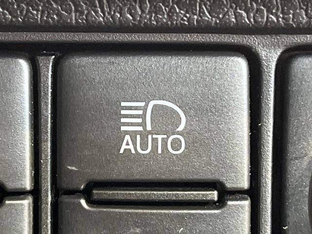 カローラフィールダー ハイブリッド EX SDナビ バックカメラ 衝突被害軽減システム 禁煙車 スマートキー ビルトインETC オートハイビーム 車線逸脱警報 オートライト オートエアコン CD(27枚目)