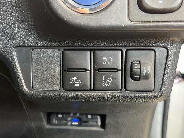 カローラフィールダー ハイブリッド EX SDナビ バックカメラ 衝突被害軽減システム 禁煙車 スマートキー ビルトインETC オートハイビーム 車線逸脱警報 オートライト オートエアコン CD(28枚目)