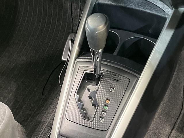 カローラフィールダー ハイブリッド EX SDナビ バックカメラ 衝突被害軽減システム 禁煙車 スマートキー ビルトインETC オートハイビーム 車線逸脱警報 オートライト オートエアコン CD(33枚目)