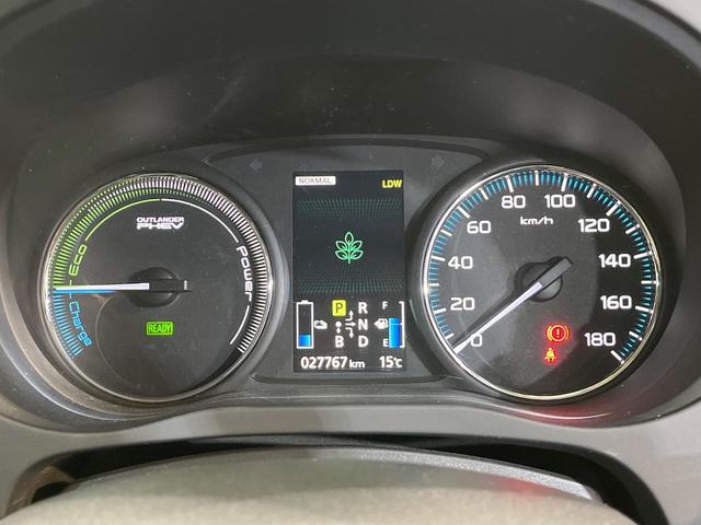 アウトランダーPHEV Gセーフティパッケージ 4WD SDナビ バックカメラ 衝突被害軽減システム レーダークルーズ 禁煙車 ドラレコ スマートキー HIDヘッド ETC オートライト デュアルエアコン 純正18インチアルミ Bluetooth(30枚目)