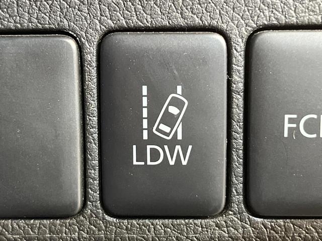 アウトランダーPHEV Gセーフティパッケージ 4WD SDナビ バックカメラ 衝突被害軽減システム レーダークルーズ 禁煙車 ドラレコ スマートキー HIDヘッド ETC オートライト デュアルエアコン 純正18インチアルミ Bluetooth(36枚目)