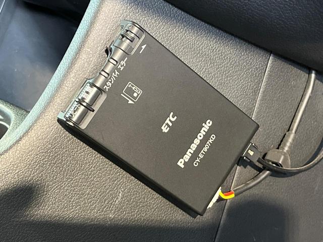 アウトランダーPHEV Gセーフティパッケージ 4WD SDナビ バックカメラ 衝突被害軽減システム レーダークルーズ 禁煙車 ドラレコ スマートキー HIDヘッド ETC オートライト デュアルエアコン 純正18インチアルミ Bluetooth(42枚目)