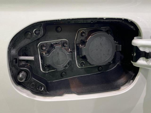 アウトランダーPHEV Gセーフティパッケージ 4WD SDナビ バックカメラ 衝突被害軽減システム レーダークルーズ 禁煙車 ドラレコ スマートキー HIDヘッド ETC オートライト デュアルエアコン 純正18インチアルミ Bluetooth(50枚目)