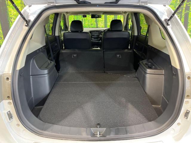 アウトランダーPHEV Gセーフティパッケージ 4WD SDナビ バックカメラ 衝突被害軽減システム レーダークルーズ 禁煙車 ドラレコ スマートキー HIDヘッド ETC オートライト デュアルエアコン 純正18インチアルミ Bluetooth(56枚目)