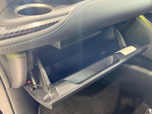 ヴォクシー ハイブリッドS-Z 快適利便PKG 純正14型後席モニター 純正10.5インチナビ デジタルインナーミラー 電動サイドステップ 両側パワースライドドア オートマチックハイビーム 衝突軽減システム バックカメラ(49枚目)