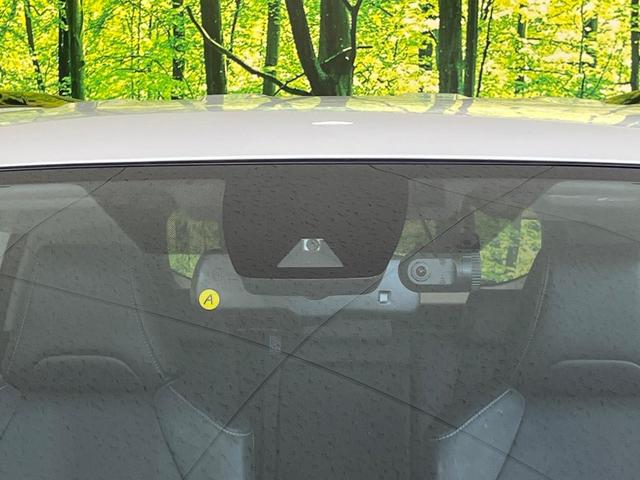 【トヨタセーフティセンス】走行中に前方の車両等を認識し、衝突しそうな時は警報とブレーキで衝突回避と被害軽減をアシスト。より安全にドライブをお楽しみいただけます。