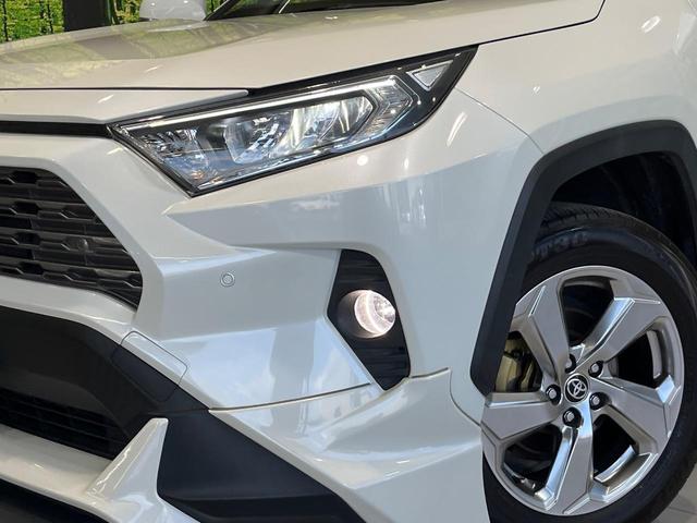 【ＬＥＤヘッドライト】悪天候や夜間走行時も良好な視界を確保し安心して運転できる高輝度ＬＥＤヘッドライトを装備！点灯速度が早く、消費電力も抑えられています。