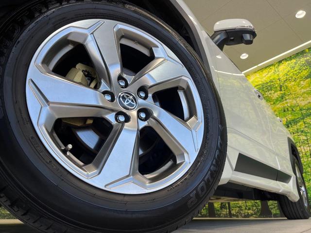 【純正１８インチアルミホイール】外観にマッチした純正アルミホイールを装着しております。各種社外アルミホイールや、スタッドレスタイヤも取扱いしております。是非ご相談ください♪
