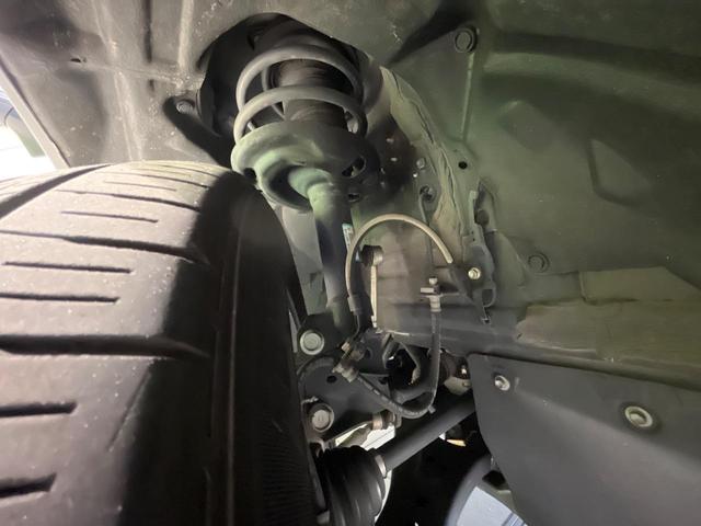 お車を安心してお乗りいただく為には、足回りの定期点検が欠かせません。サービスサポート（有償保証）では無料点検もご提供しており、安心のカーライフをお過ごしいただけるサポート体制が整っています。